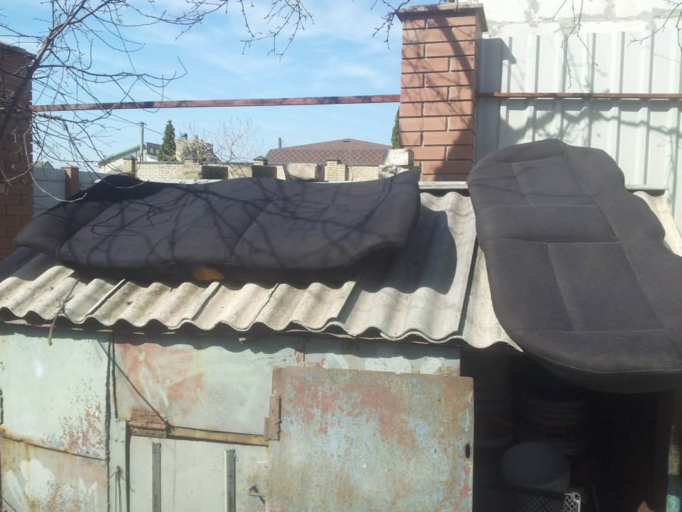 зняв чохли з сидінь. 3