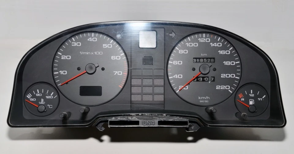Тиск масла, а точніше індикація лампочки зі звуковим зумером AUDI 80 B4