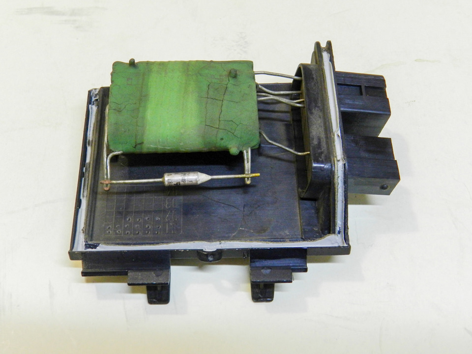 Запобіжник термо RY-184 (184°C, 10А, 250V) 1