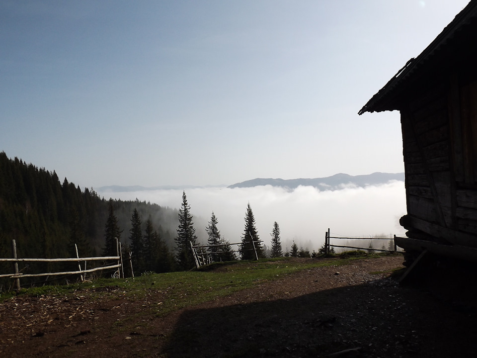 Поїздка в Карпати, патрубок, що лопнув, і наші дороги. 4