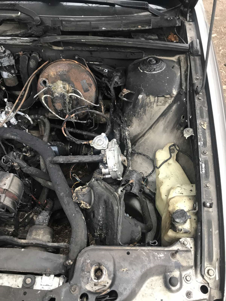 Згоріла підкапотка у клієнтської Audi 80 b3 5