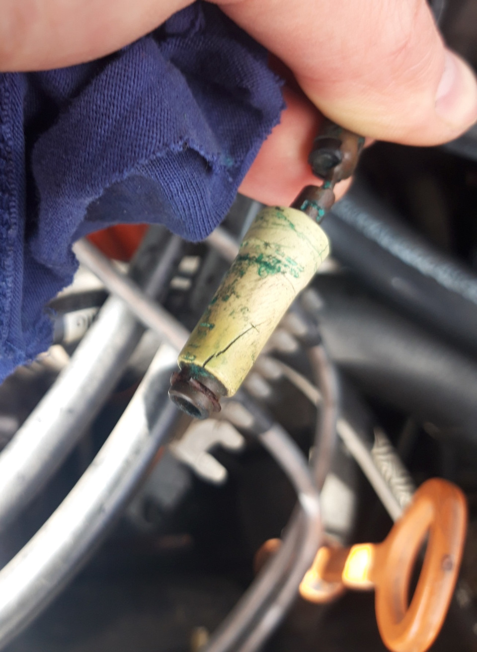 Поломка авто в дорозі. Центральний високовольтний провід ауді 80 б3 1.8 UA. Заміна бігунка та кришки трамблера. 2