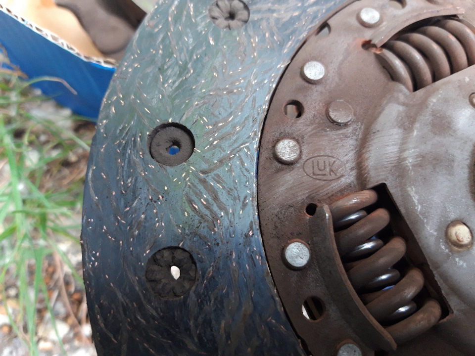 Технічне обслуговування. Заміна зчеплення sachs на ауді 80 б3 1.8 UA 89 4
