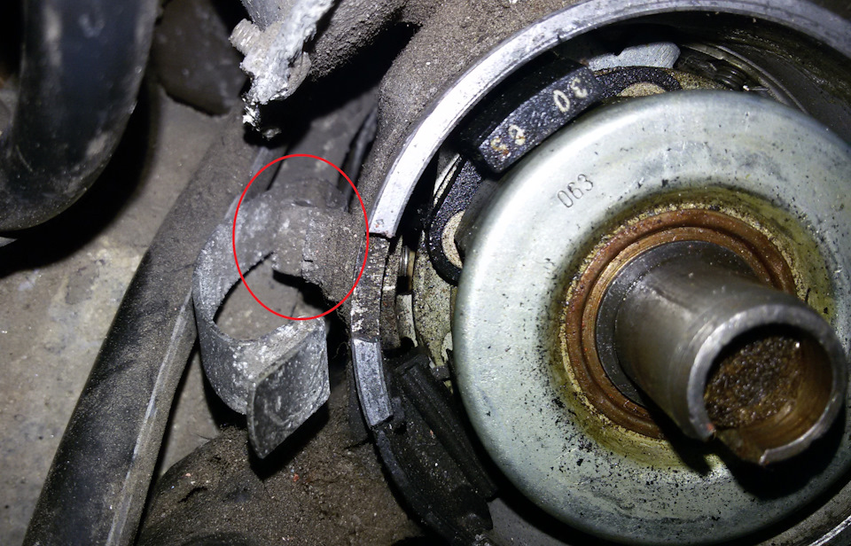 Технічне обслуговування: Заміна вакуумного регулятора кута випередження запалення (вакуум трамблера) без зняття трамблера ауді 80 б3 1.8 UA 89' частина 1 4