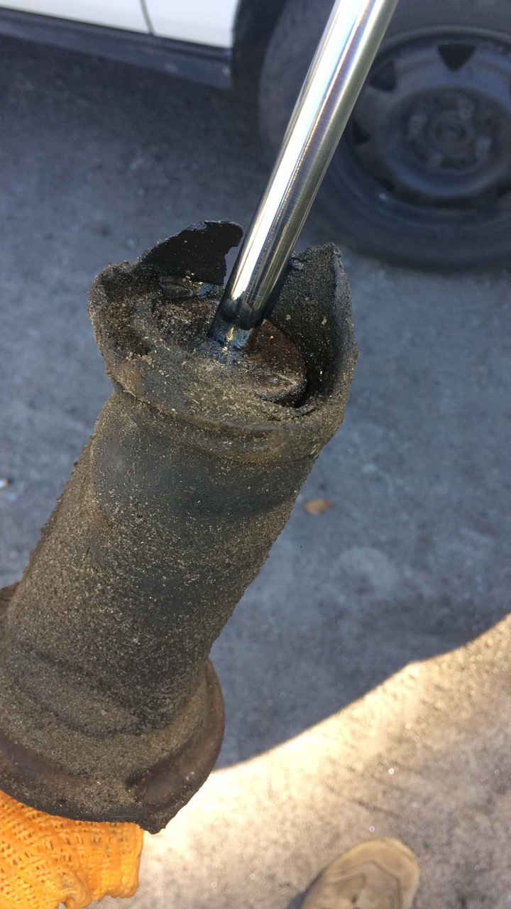 Заміна задніх амортизаторів 4