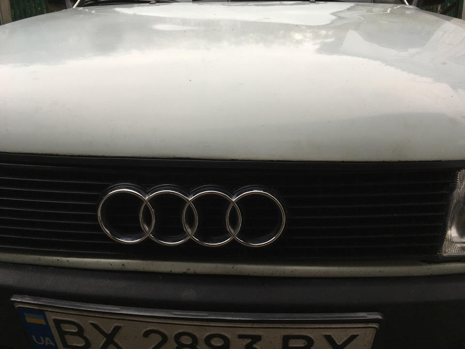 Ущільнювач капота Audi 80 5
