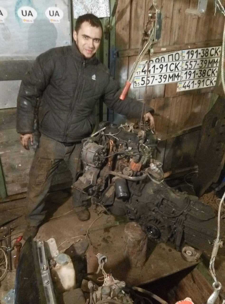 Демонтаж силового агрегату, ампутація м'ятого лонжерону 3
