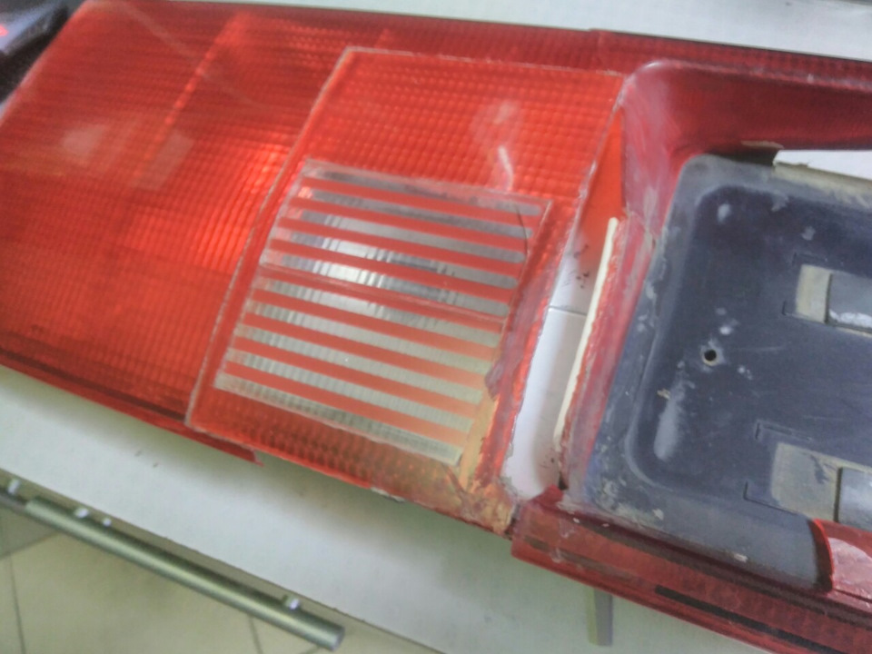 Червона Бленда Hella Audi 90 3