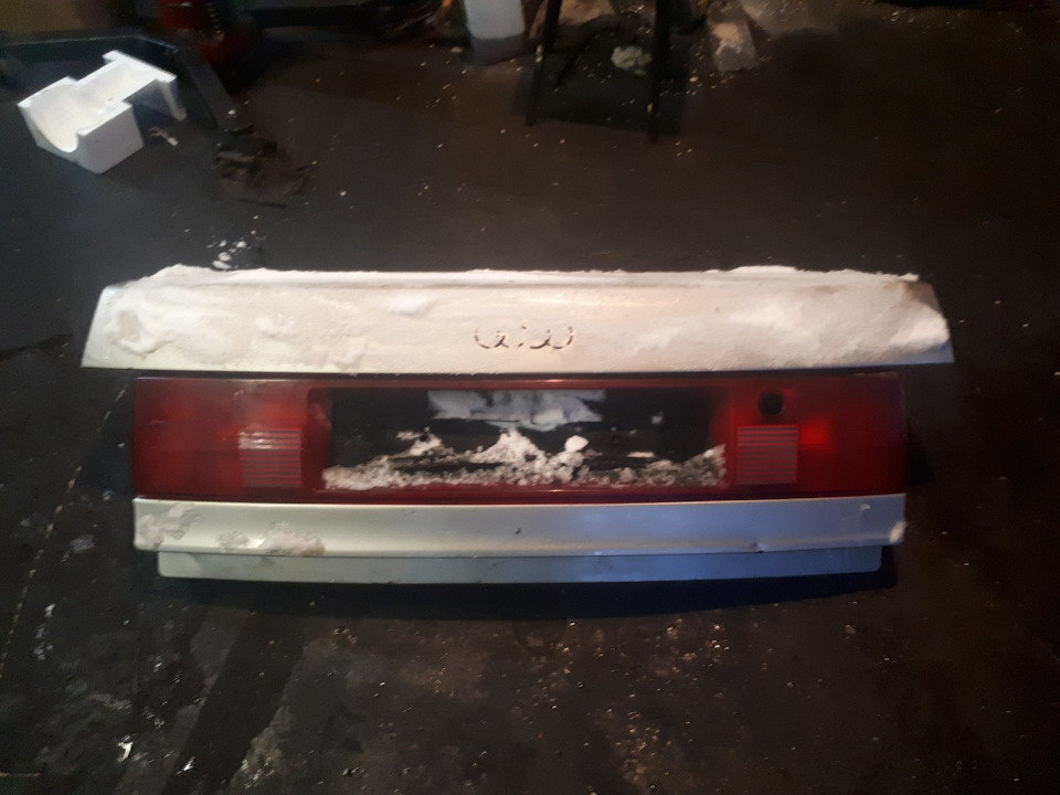 Мрії здійснюються! Але це не точно... Червона Бленда Hella Audi 90 1