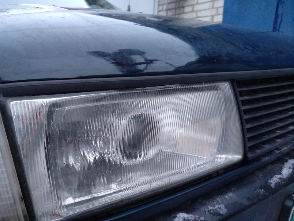 Ущільнювач капота на Audi 80 1