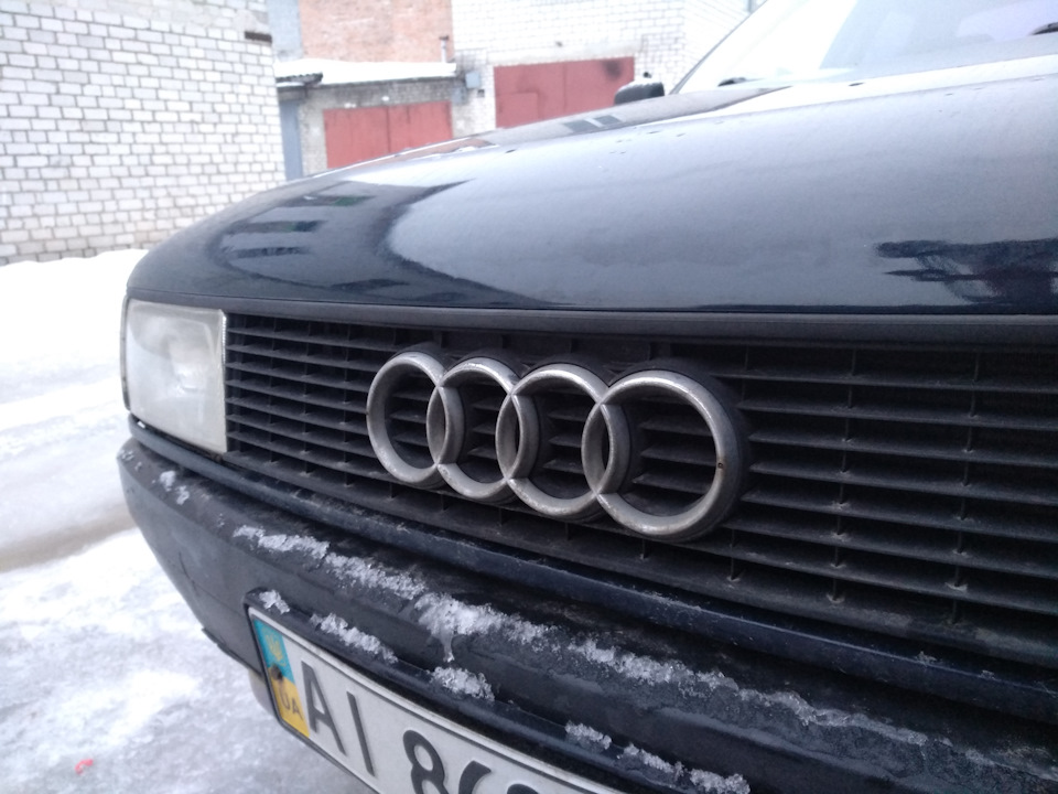 Ущільнювач капота на Audi 80 5