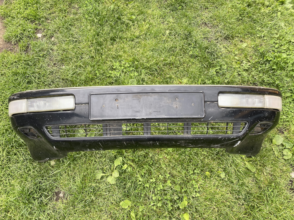 Передній бампер Audi 90 b3. 1