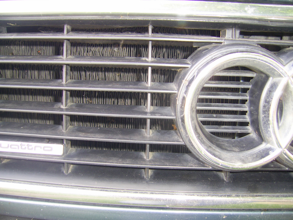 відмінності решіток радіатора/капота/audi 80 b4 3