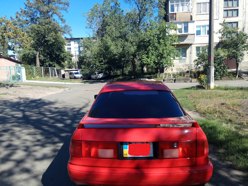 Бленда на заднє скло. 1