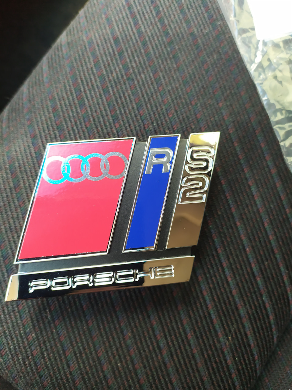 Легендарний шилдик RS2 Porsche 1