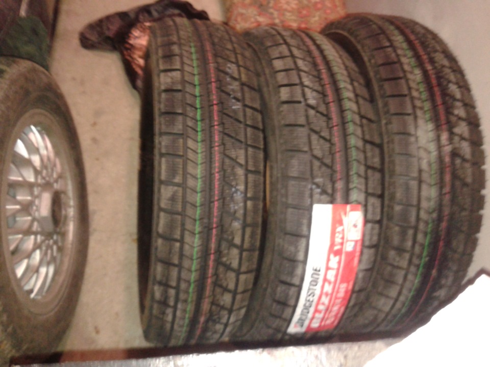 Поставив зимові шини Bridgestone Blizzak VRX 1