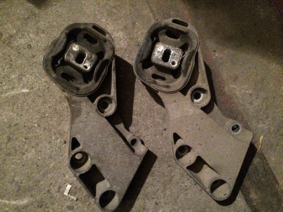 Подушка редуктора 80b4/A4 quattro 3