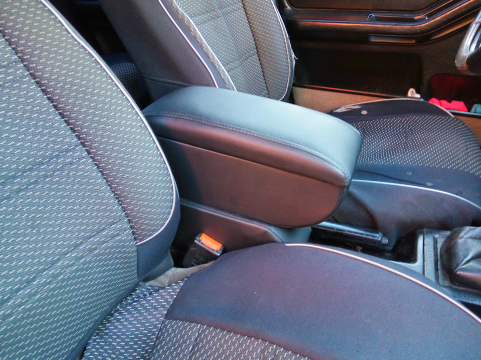 Підлокітник Armrest 4