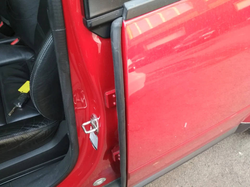 Audi A2 AMF. Додаткові ущільнювачі дверей.