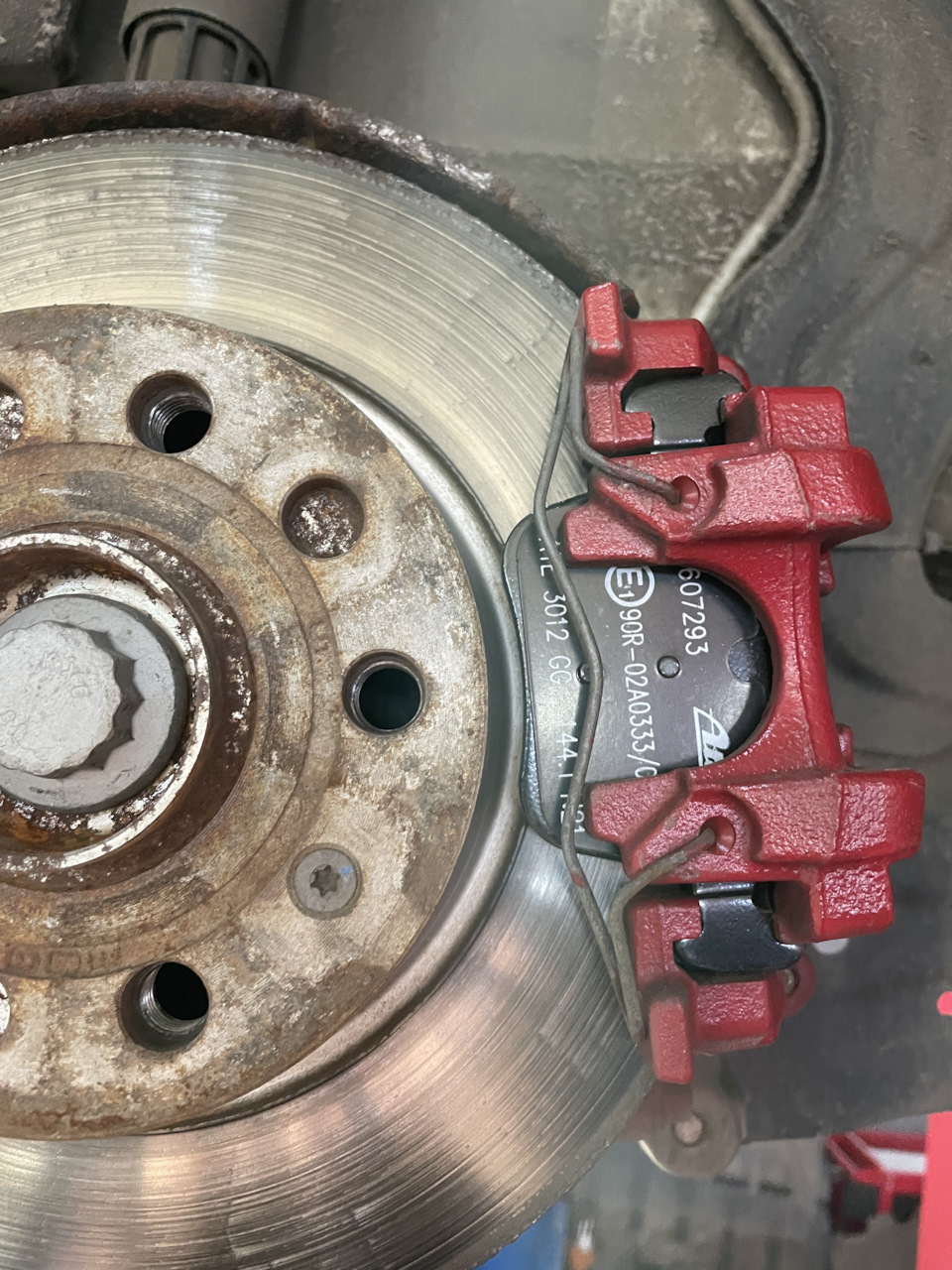 Заміна задніх колодок 5