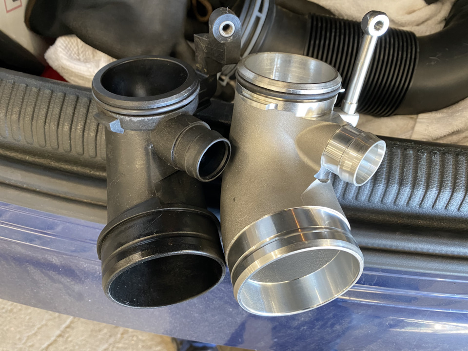 Turbo 2.0 tfsi. Turbo muffler. Inlet pipe 4