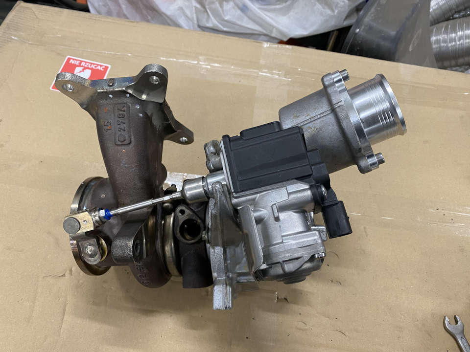 Turbo 2.0 tfsi. Turbo muffler. Inlet pipe 1