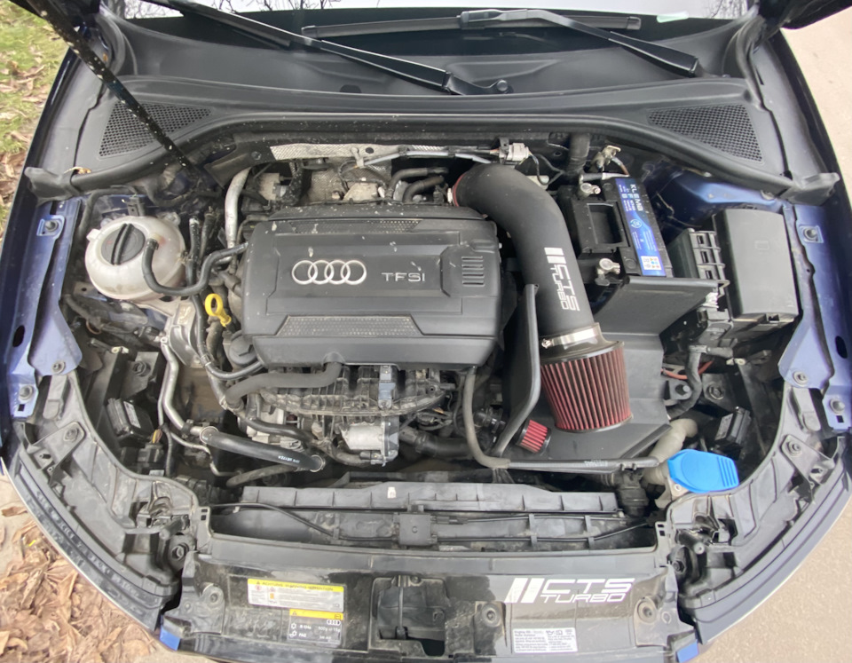Кришка двигуна Audi s3 1