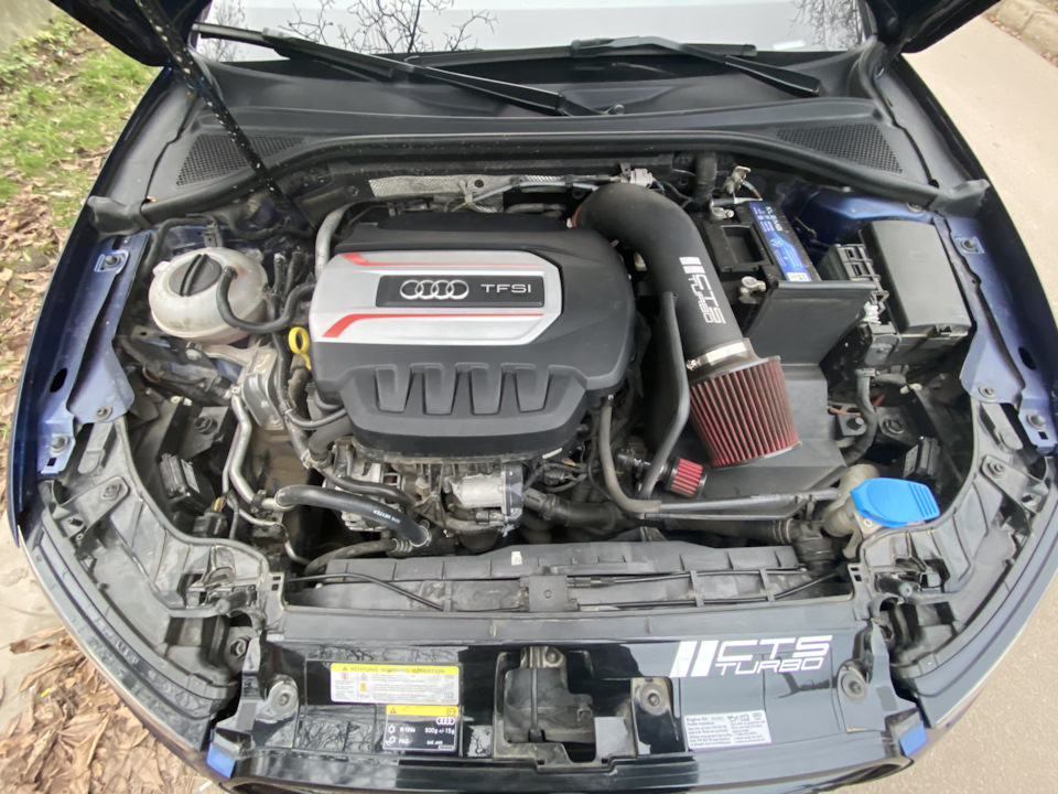 Кришка двигуна Audi s3 3