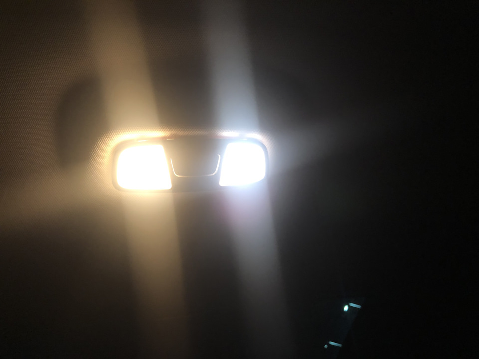 Біле світло в салоні БЕЗ Led 4