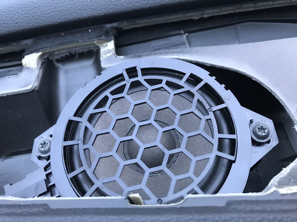 Audi Sound System 🔈(9VD) installed 1