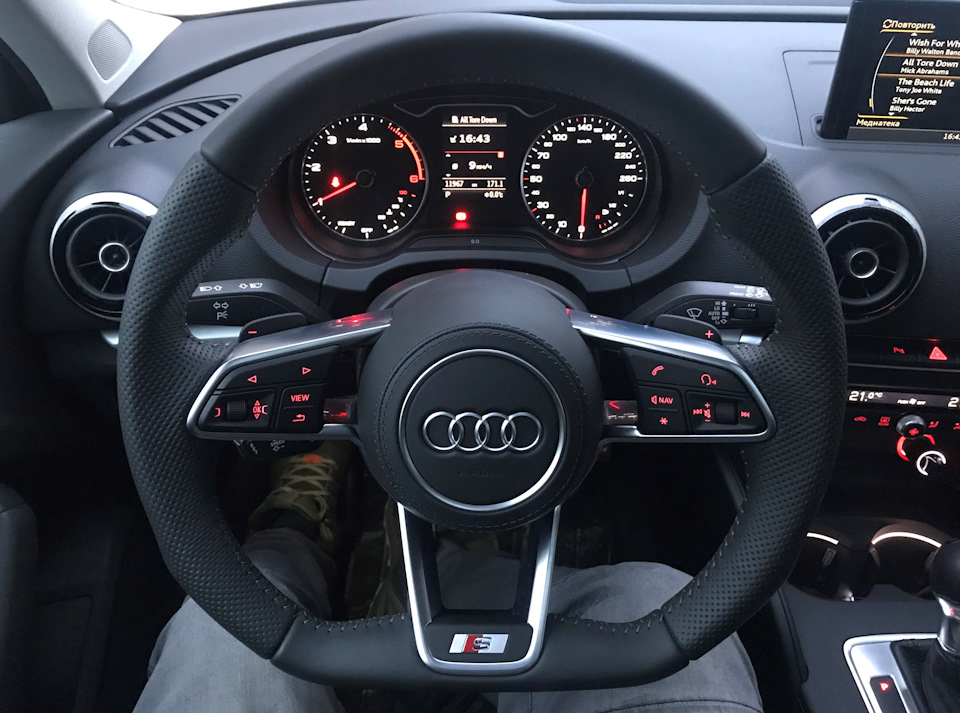 Руль Audi TTS + лапки 1