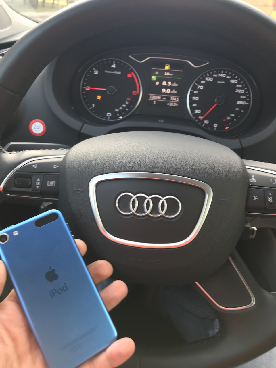 Купив в ауді ipod і щасливий 2