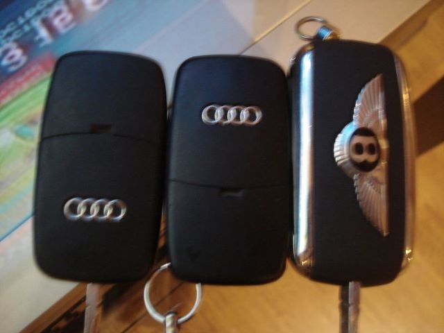 Подарунок для А3 - ключ від Bentley 3