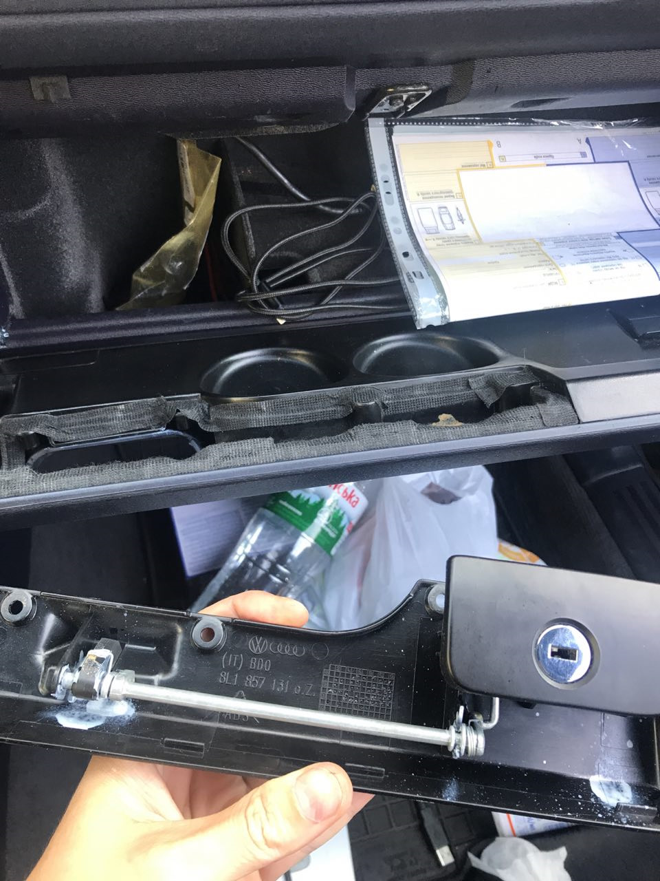 Заткнув рот скрипучому бардачку 1