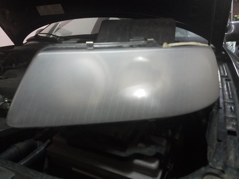 Поліровка фар. Поліуретанова антигравійна плівка LLumar PPF Platinum Gloss 5