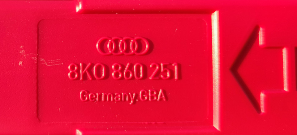 8K0860251 або Аварійний знак для a4 b8 allroad 4