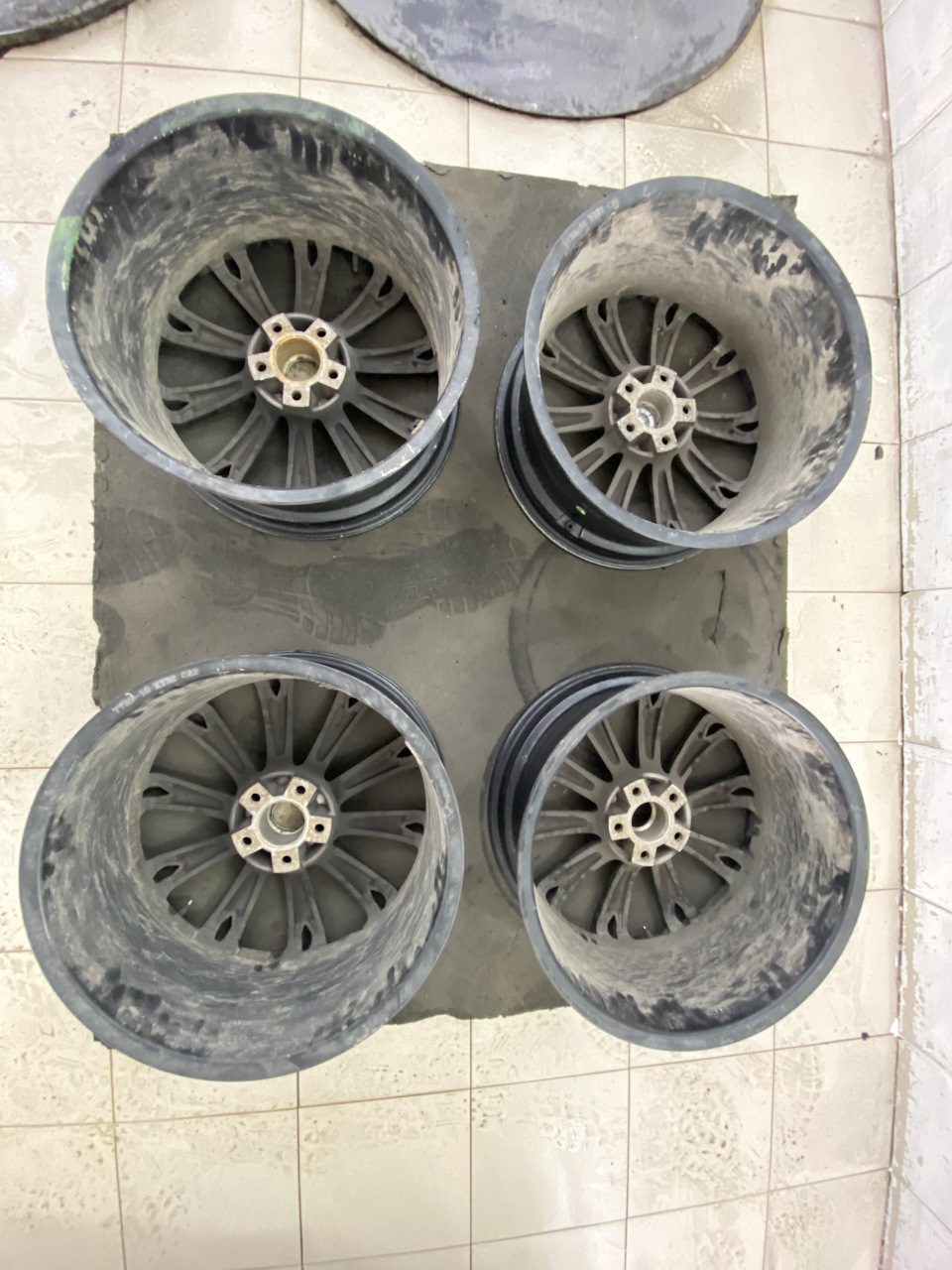 Диски Audi R19 8.5J ET32 4