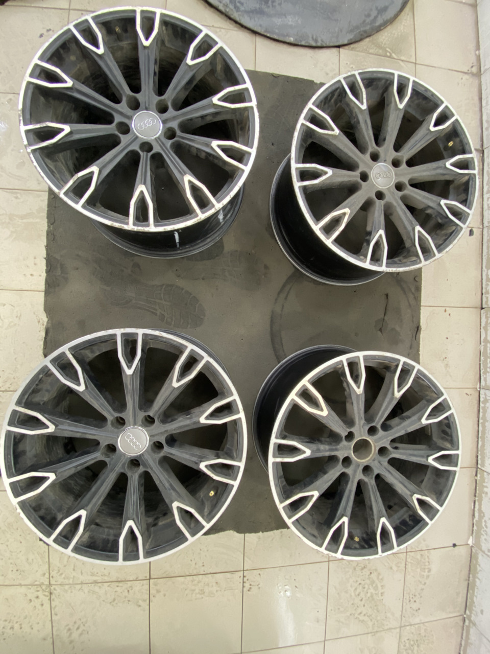 Диски Audi R19 8.5J ET32 3