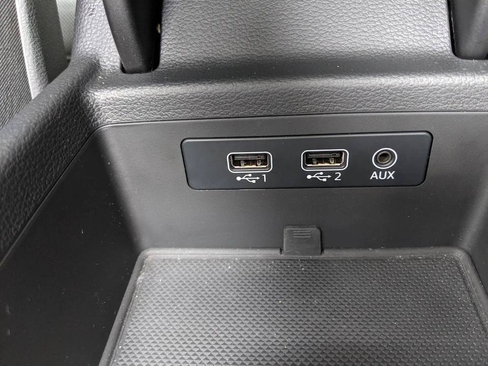 Доснащення: камера заднього виду та Audi Smartphone Interface