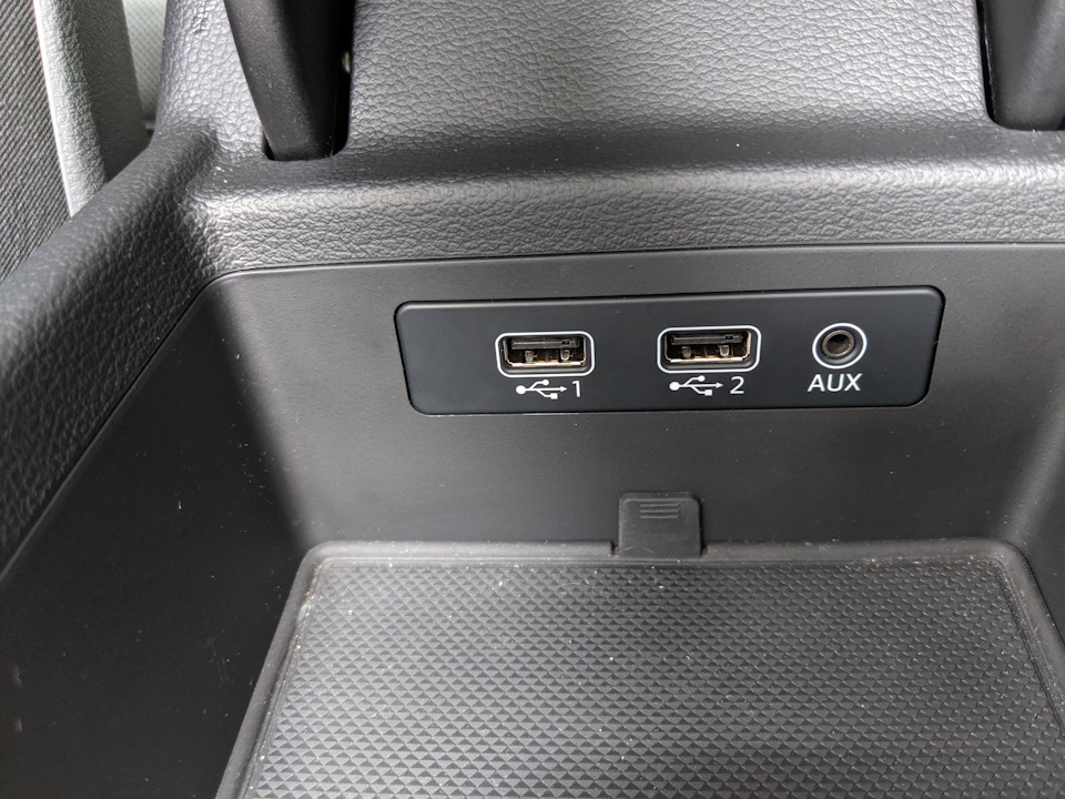Доснащення: камера заднього виду та Audi Smartphone Interface 1