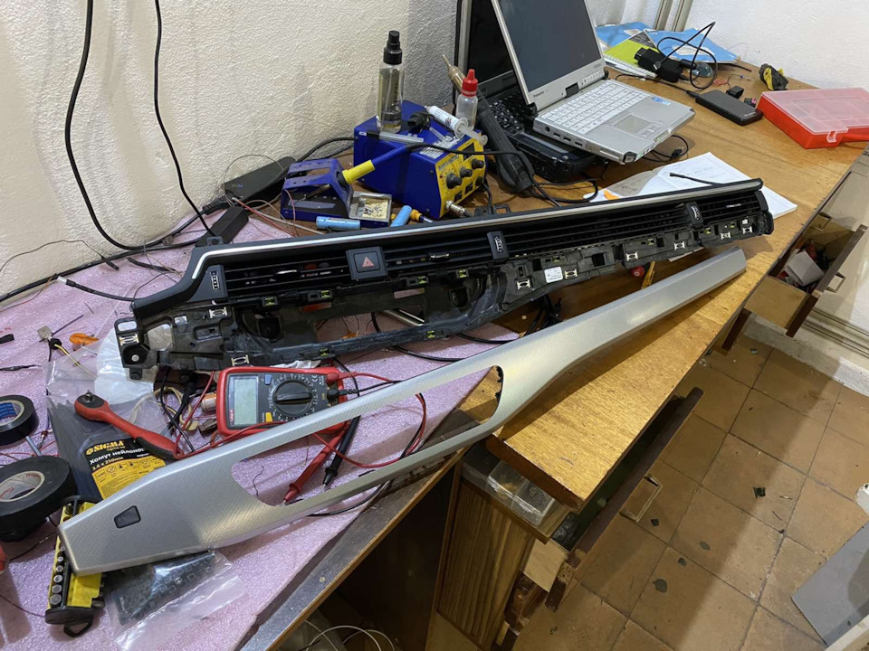 Дерево в салоні + контурне підсвічування в торпеду 4