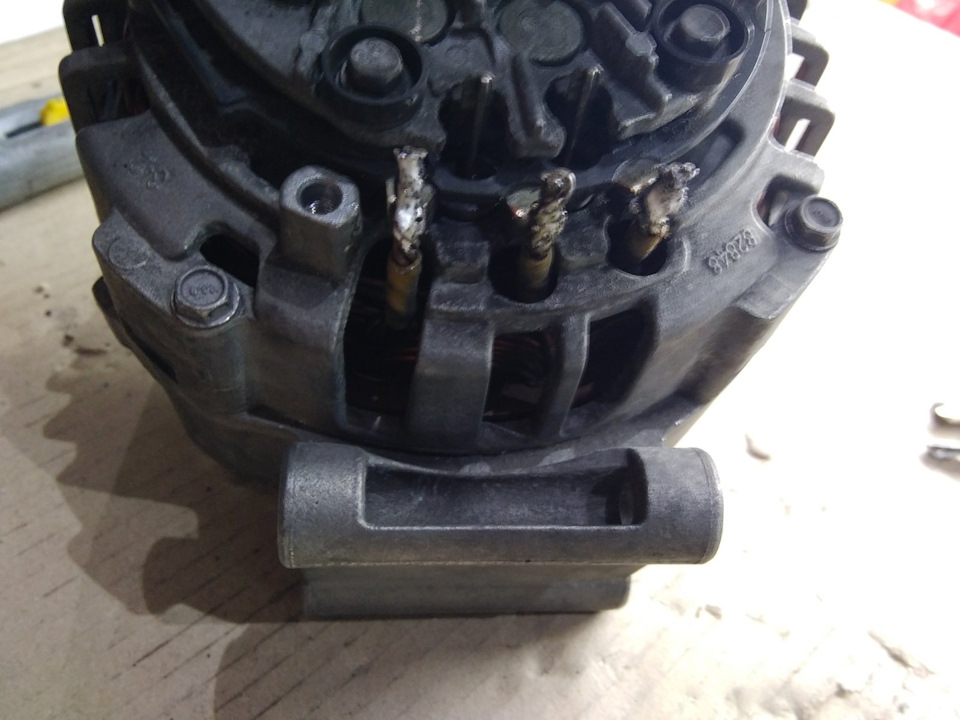 Генератор valeo 06D903016A заміна підшипників та щіток 4