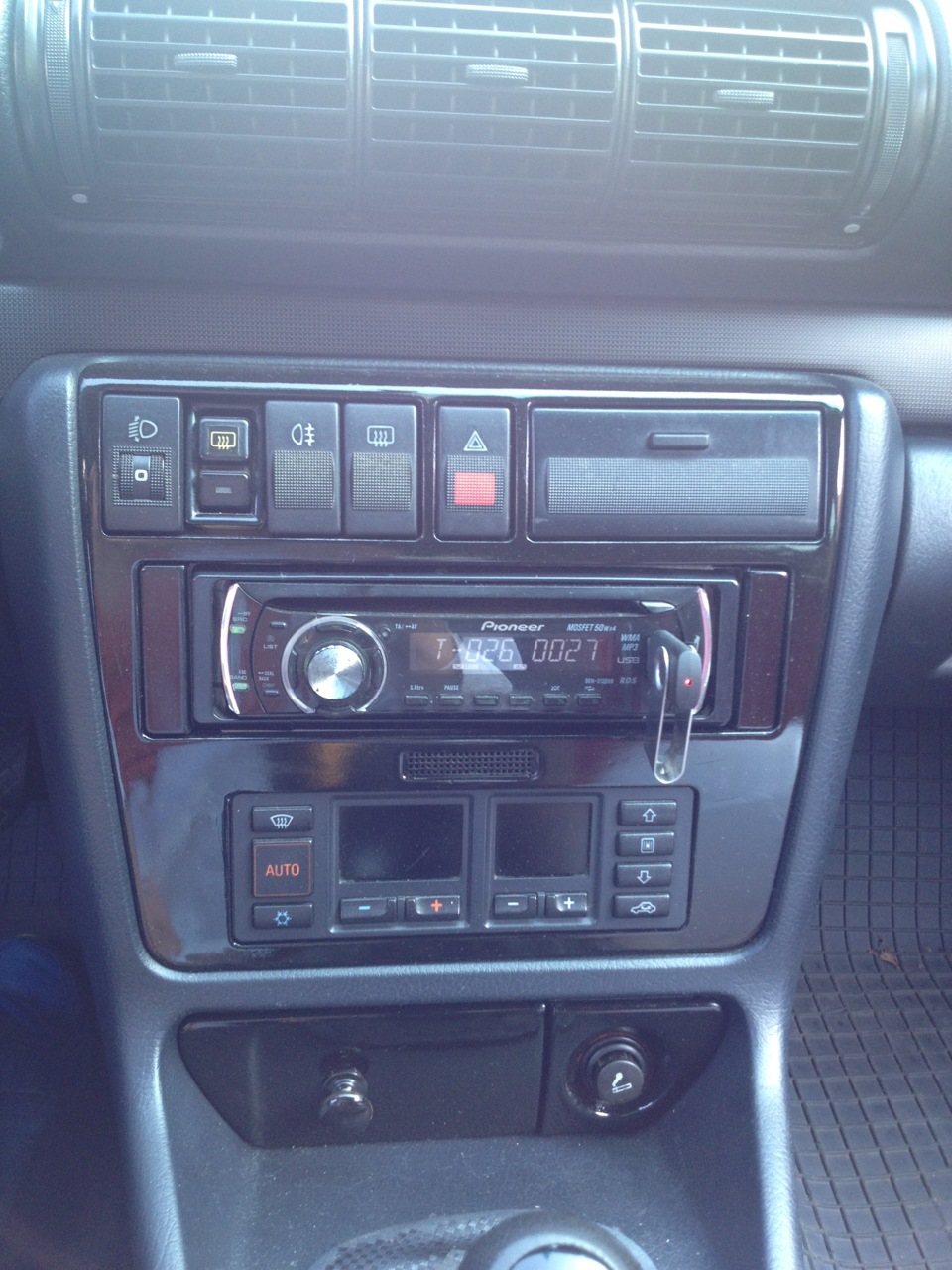 Взяв Pioneer DEH-2120UB 2