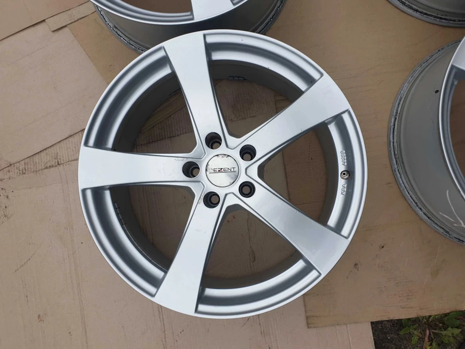 Питання: А4/B8 R19: 245/40 або 255/40