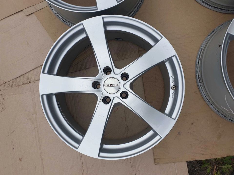 Питання: А4/B8 R19: 245/40 або 255/40 1