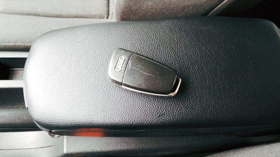 №13 Заміна кришки підлокітника (audi a4 b7) 5