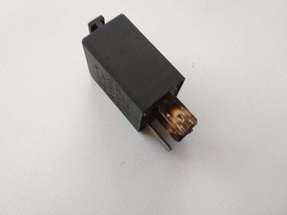№19 рішення помилки 01259 - реле паливного насоса (audi a4 b7) 3