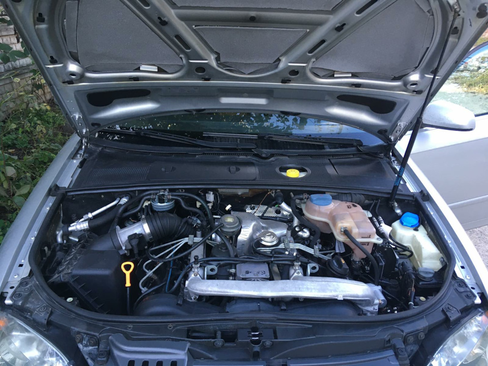 #68 чиста покапотка audi a4 b7 1