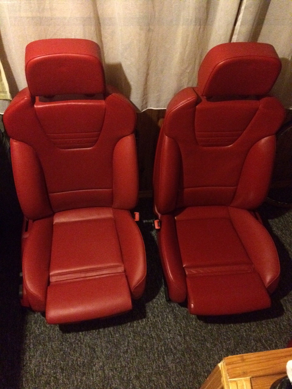 Червоний шкіряний салон Recaro від S4 Avant 5