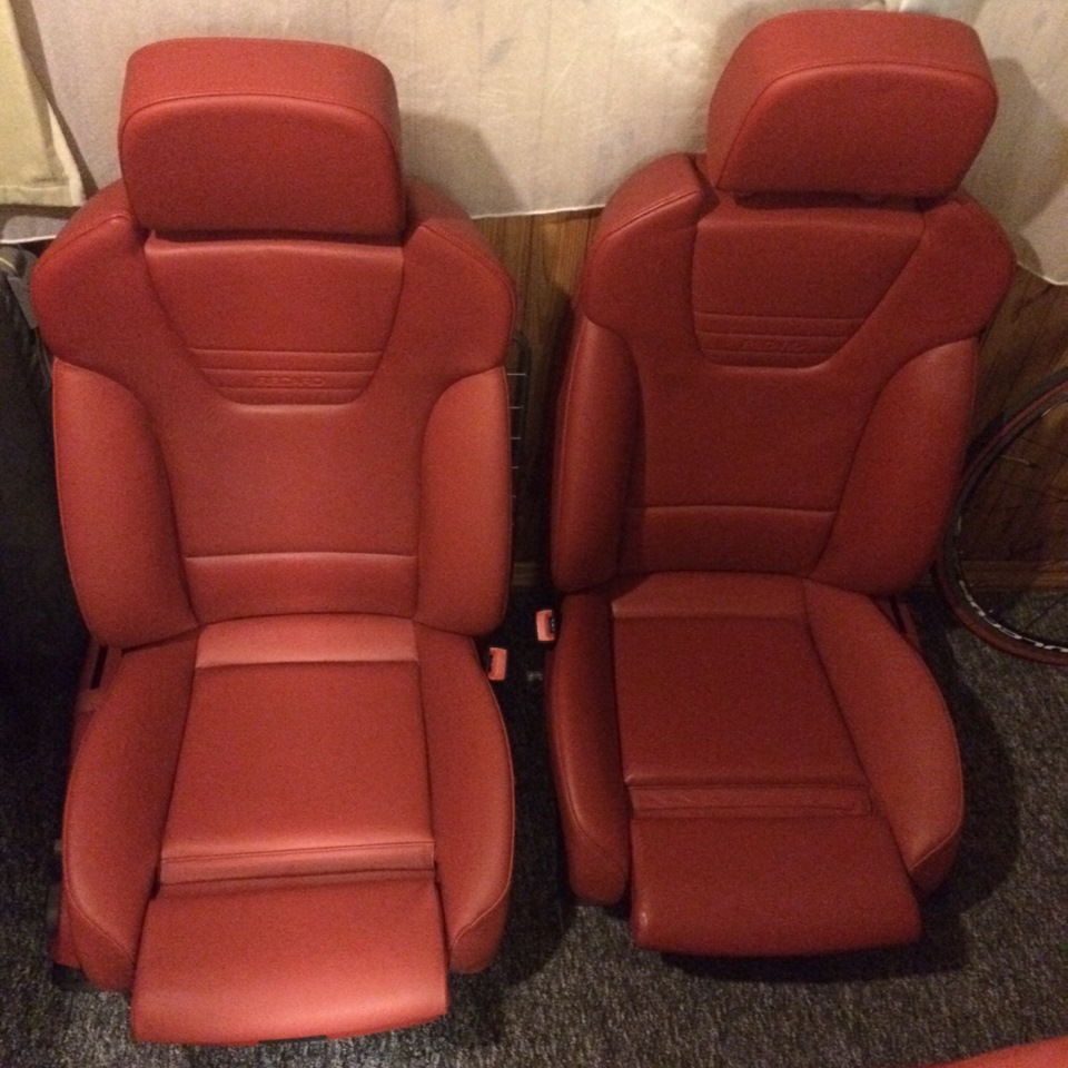 Червоний шкіряний салон Recaro від S4 Avant 2